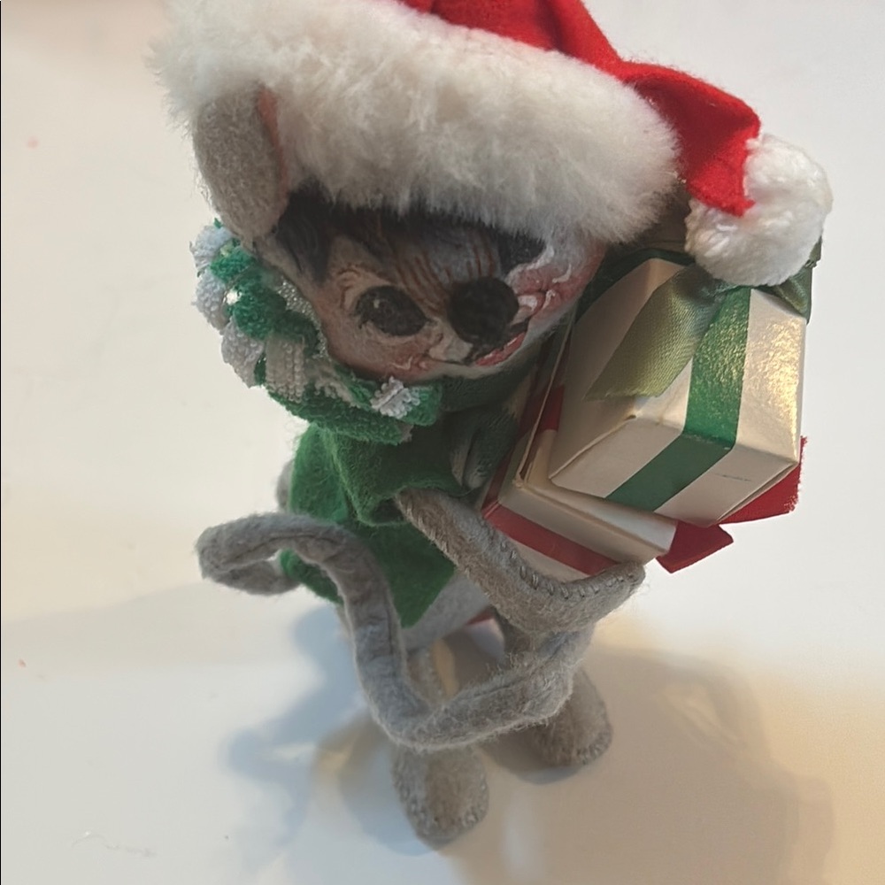 ANNALEE 1986 Annalee Christmas Mouse with Presents Doll VINTAGE CHRISTMAS MOUSE